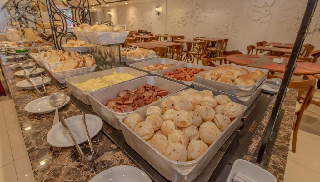 Comida no hotel ou em algum lugar perto