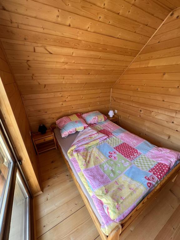 Postel nebo postele na pokoji v ubytování Domki letniskowe Gala