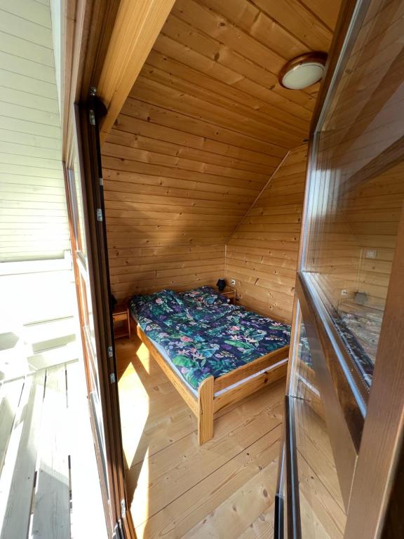 Postel nebo postele na pokoji v ubytování Domki letniskowe Gala