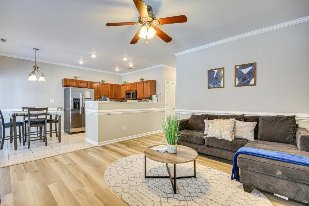 Charming Greensboro Townhouse with Back Patio!, Greensboro (updated prices 2024)