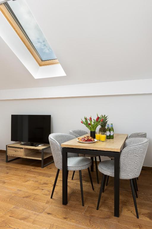 PEAK Aparthotel - Old Town - by CityHost - Resim 41