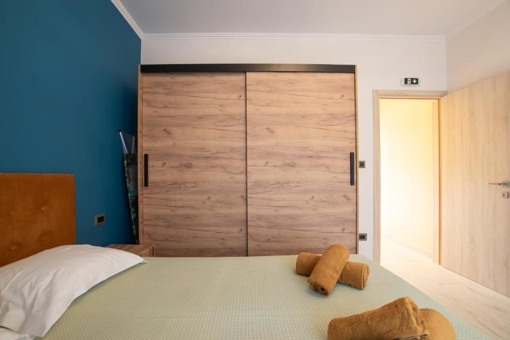 Postel nebo postele na pokoji v ubytování ELEGANCE SUITES