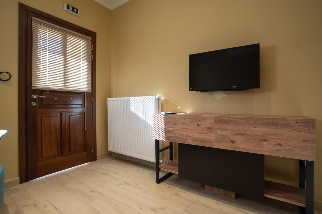 TV a/nebo společenská místnost v ubytování ELEGANCE SUITES