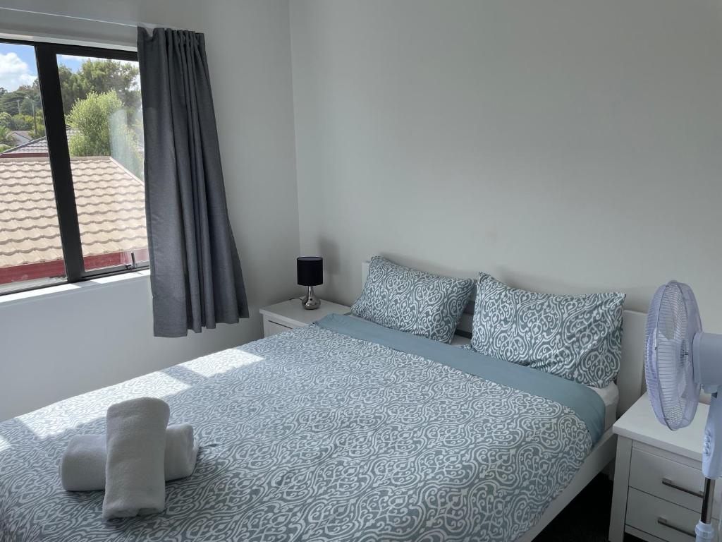 Modern Home by the Reserve - Resim 19