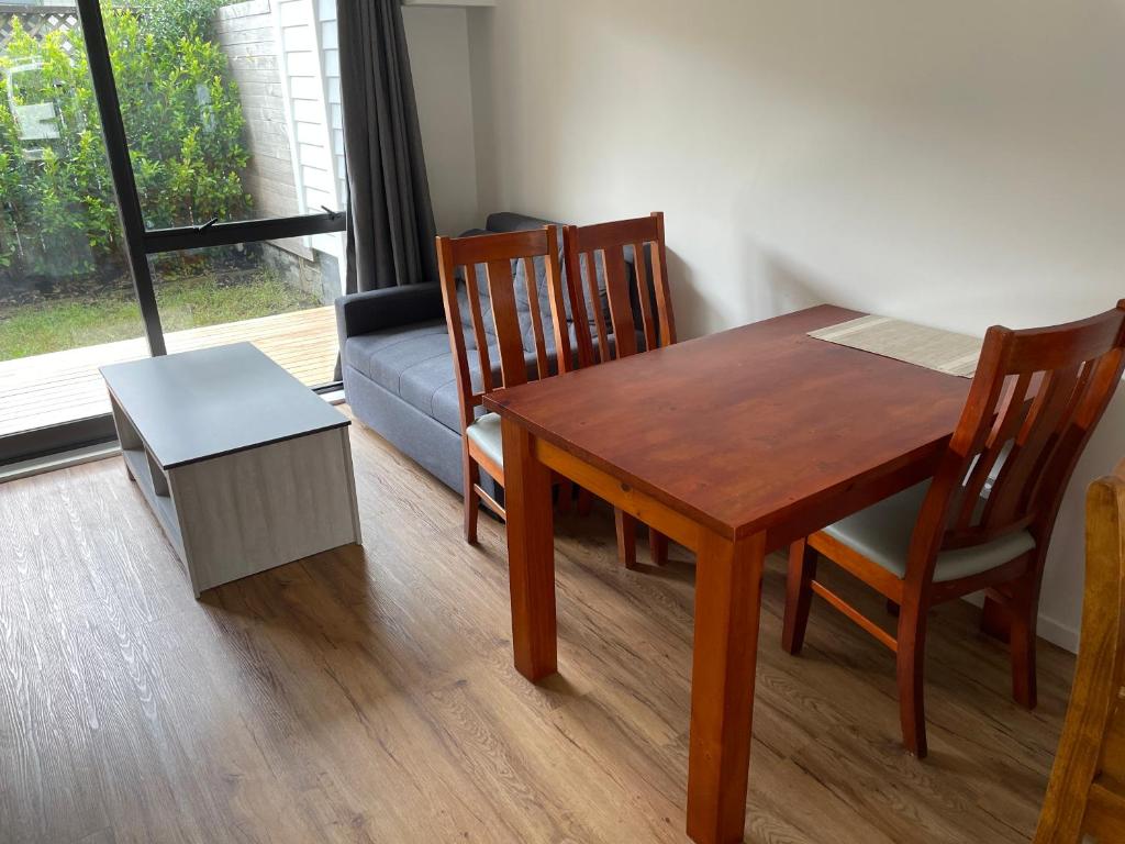 Modern Home by the Reserve - Resim 23