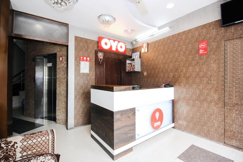 a lobby of a restaurant with aoops sign on the wall at OYO Flagship Hotel Galaxy Palace in Ajmer