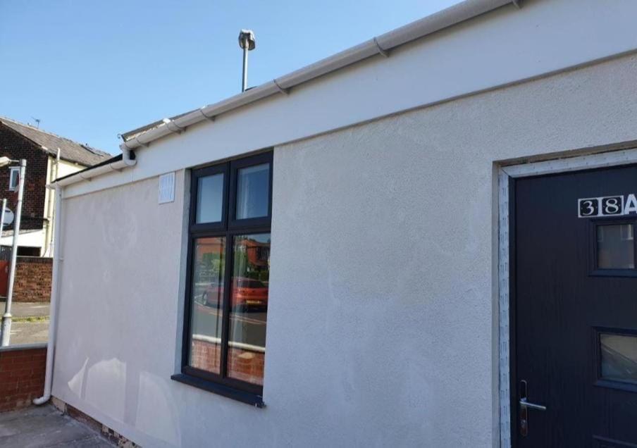 Cute little bungalow, Little Lever (updated prices 2024)