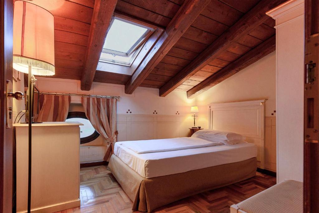 Hotel Villa Policreti - Single Room With Garden View