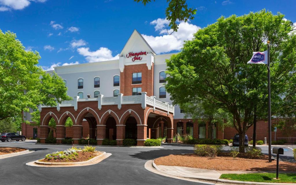 a rendering of the front of the hotel at Hampton Inn Belmont at Montcross in Belmont