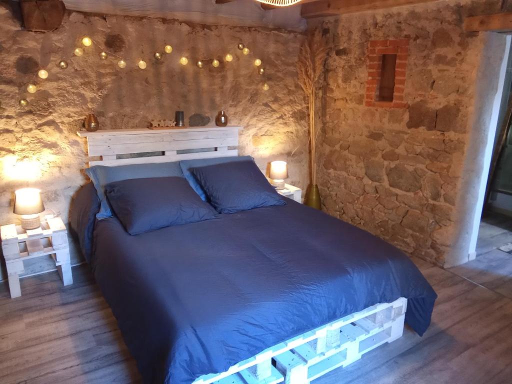 Postel nebo postele na pokoji v ubytování Chambres d'hôtes Les cabris