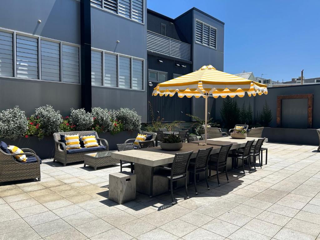 Crown on Darby Newcastle - Resim 9