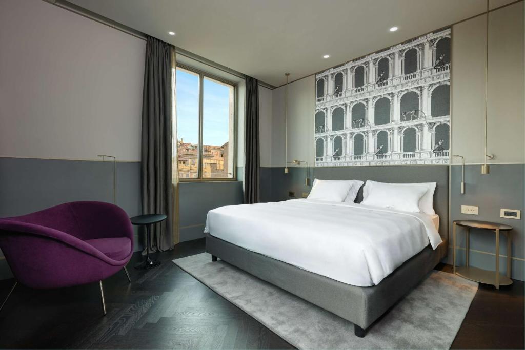 Postel nebo postele na pokoji v ubytování Radisson Collection Hotel, Roma Antica