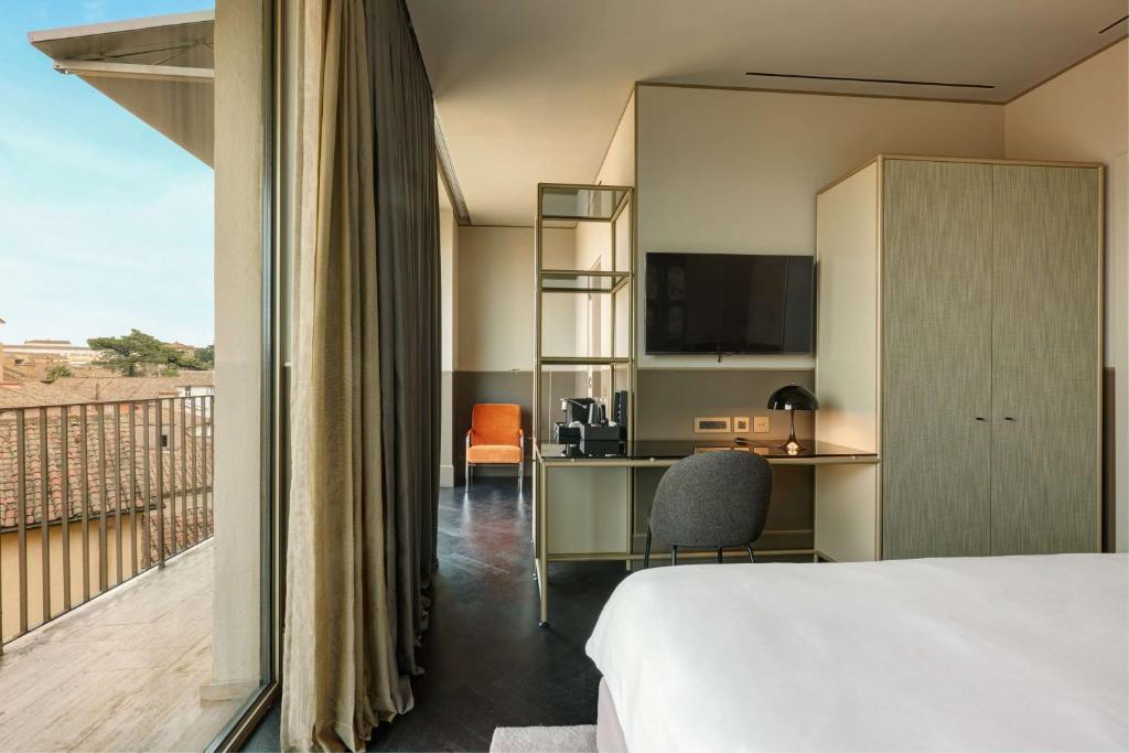 Postel nebo postele na pokoji v ubytování Radisson Collection Hotel, Roma Antica