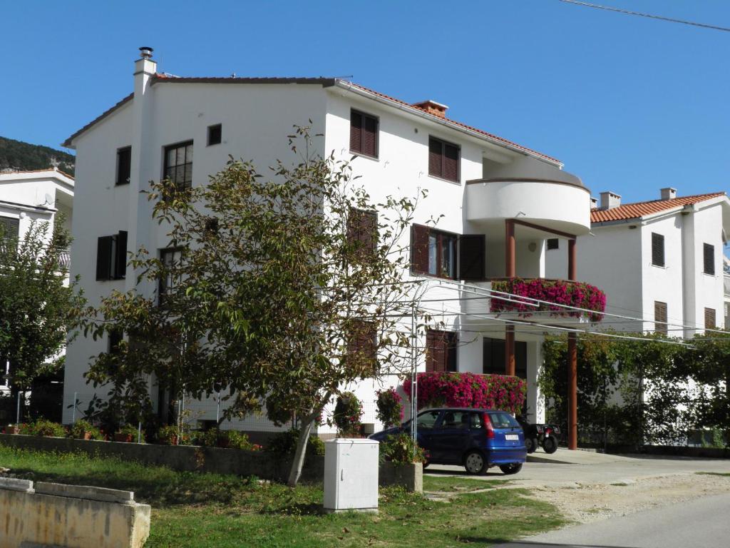 Apartments with parking space Baska, Krk - 22661