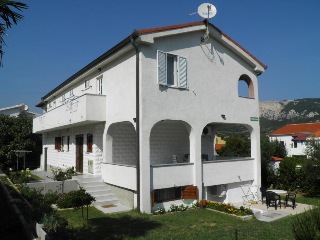 Apartments with parking space Baska, Krk - 22662
