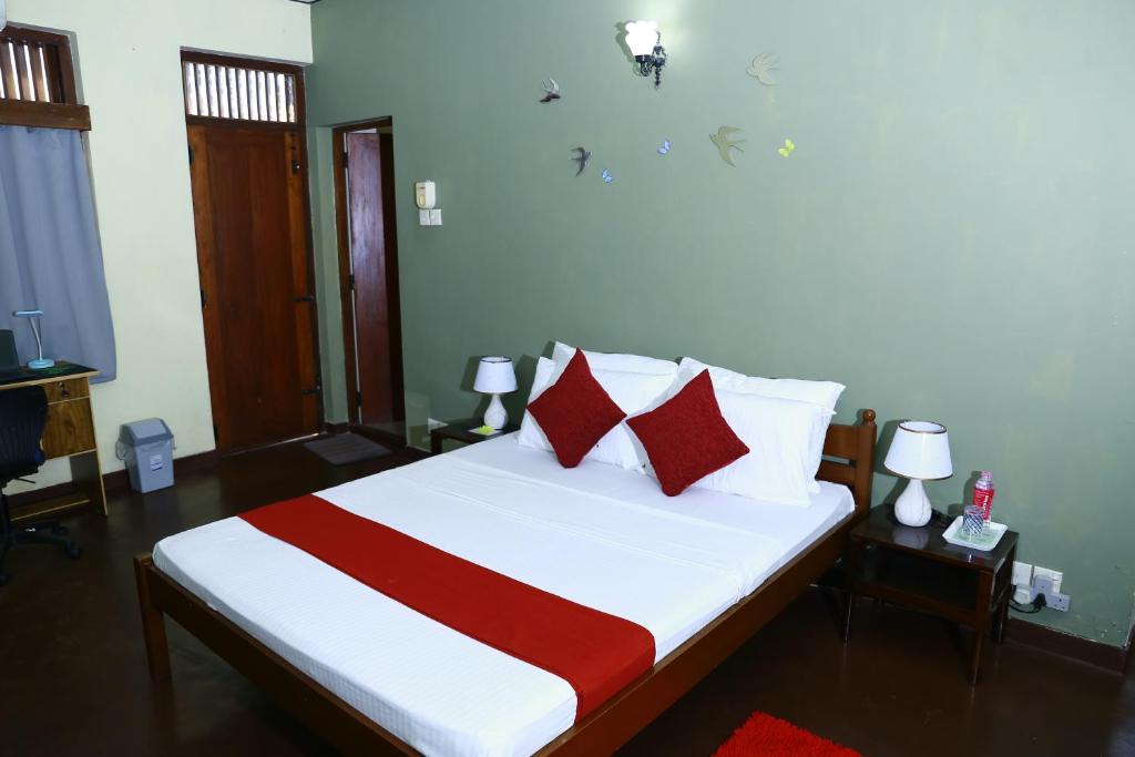 Oasis Colombo - Deluxe Triple Room