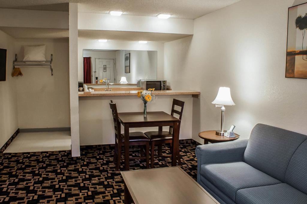 MorningGlory Inn & Suites - Suite Queen Avec Deux Lits Queen - Non-fumeurs