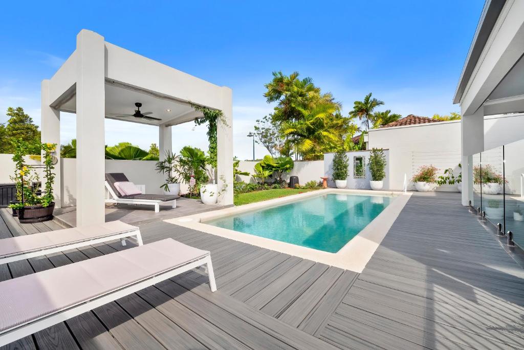 Windfall Palm Cove, Palm Cove (updated prices 2024)