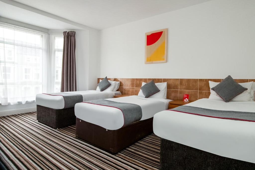 Ένα ή περισσότερα κρεβάτια σε δωμάτιο στο OYO The Contractor Hotel