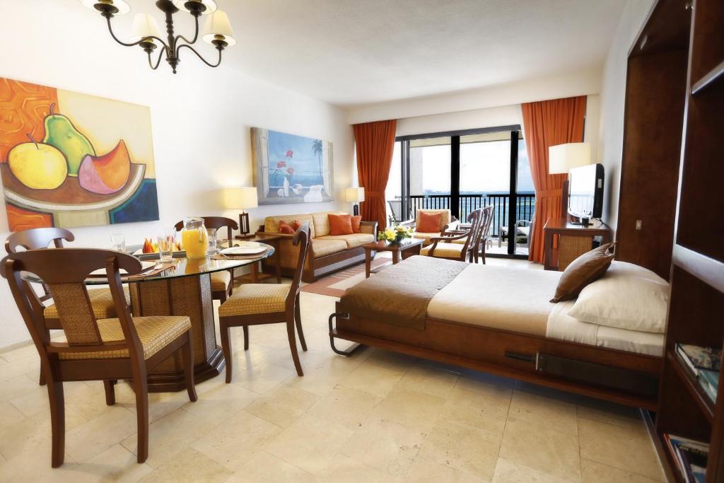 Posezení v ubytování The Royal Cancun All Suites Resort