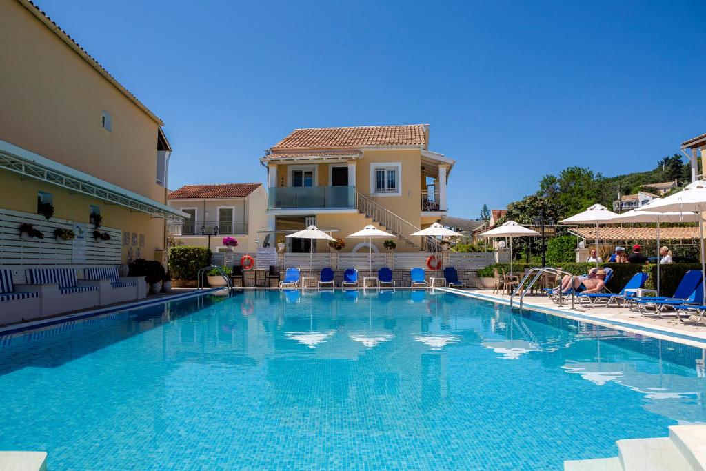 Bazén v ubytování Solaris Methea- Luxury Central Villa by the Castle nebo v jeho okolí