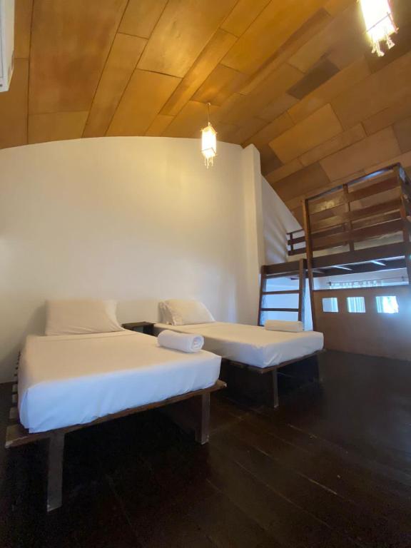 Postel nebo postele na pokoji v ubytování Boracay Coco Huts