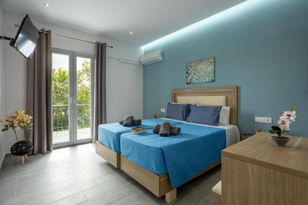 Postel nebo postele na pokoji v ubytování Paradiso Hotel Sea View and Pool Suites Ipsos Corfu