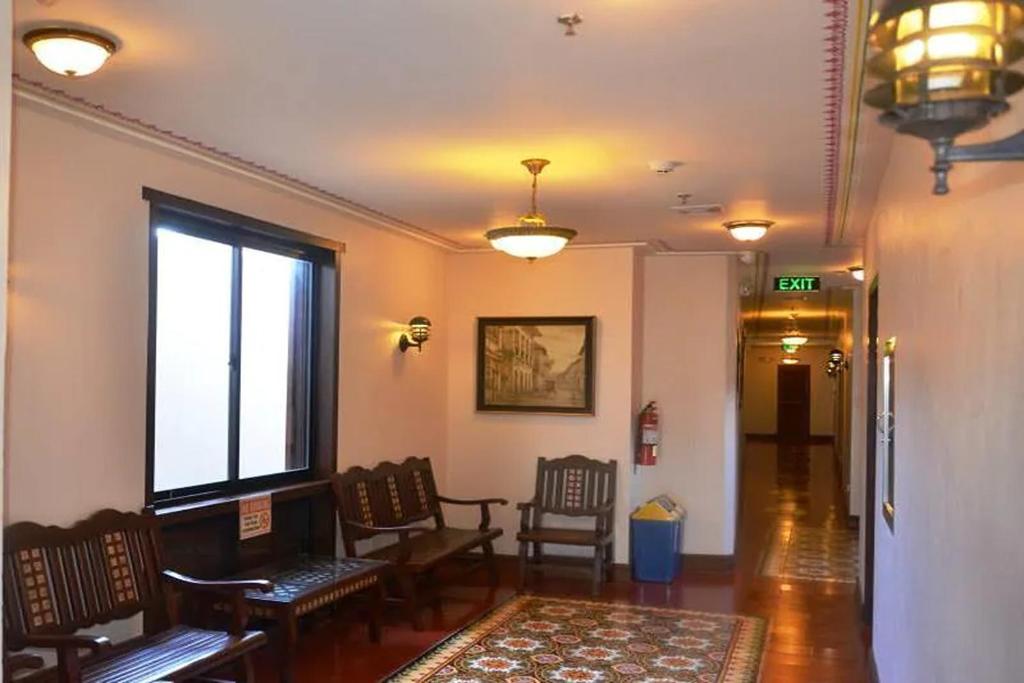 Posezení v ubytování NSCC Hotel Vigan