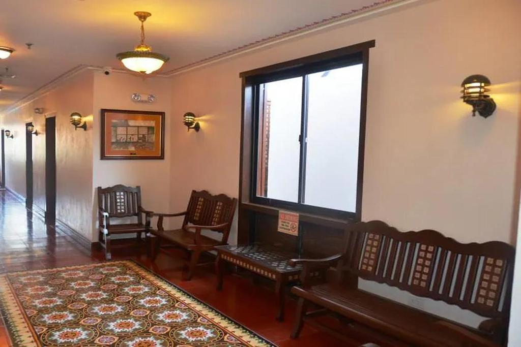 Posezení v ubytování NSCC Hotel Vigan