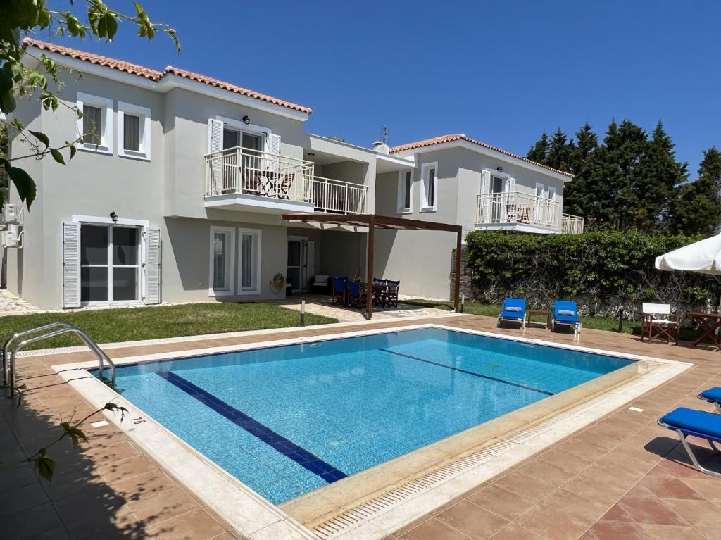 The swimming pool at or close to Villa Seagull