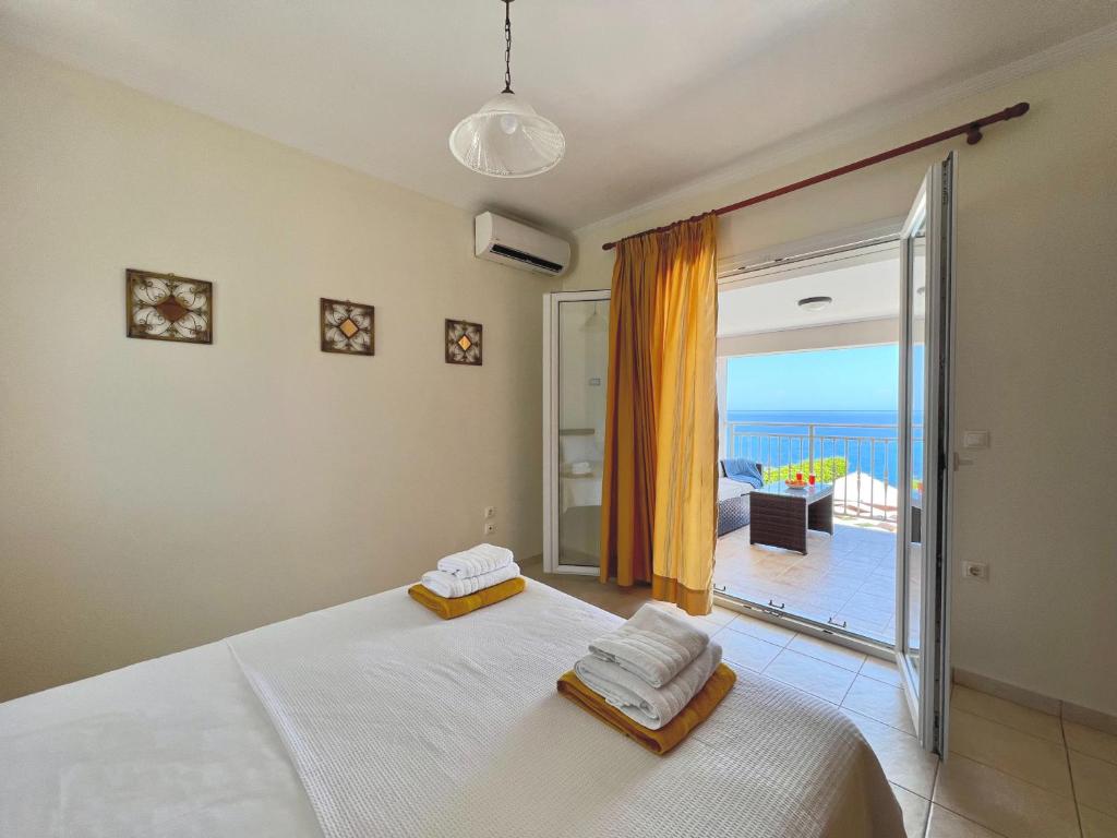 A bed or beds in a room at Villa Seagull