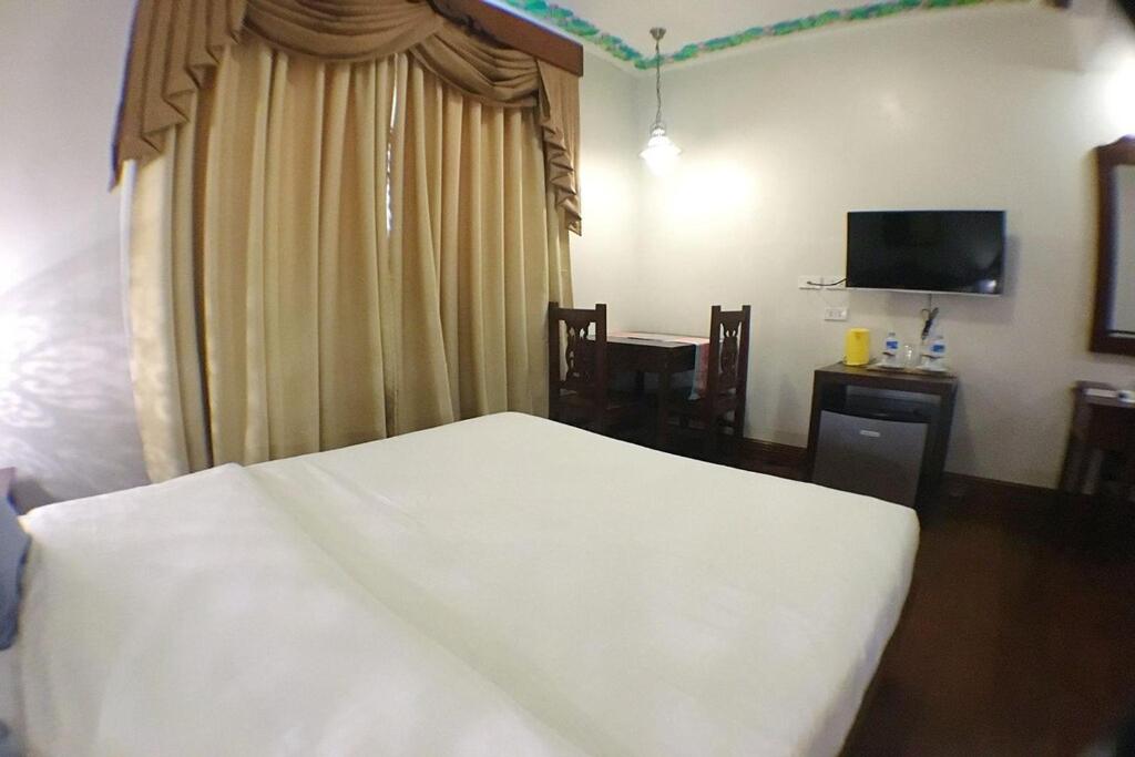 Postel nebo postele na pokoji v ubytování NSCC Hotel Vigan