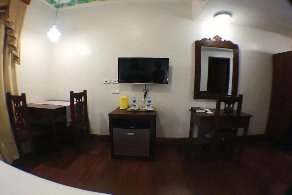 TV a/nebo společenská místnost v ubytování NSCC Hotel Vigan
