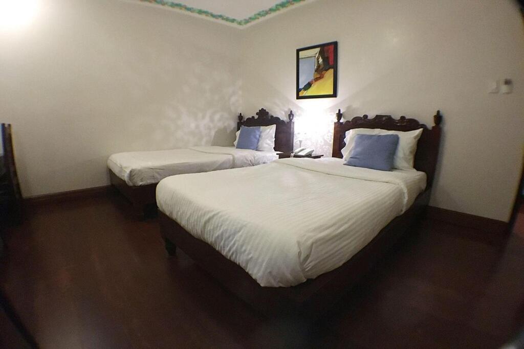 Postel nebo postele na pokoji v ubytování NSCC Hotel Vigan
