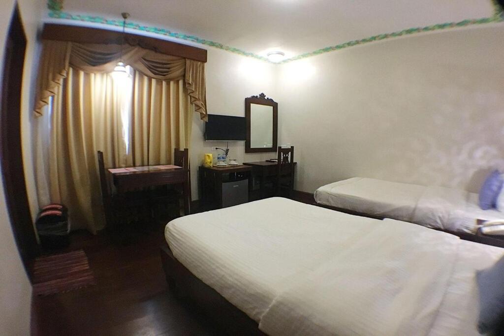 Postel nebo postele na pokoji v ubytování NSCC Hotel Vigan