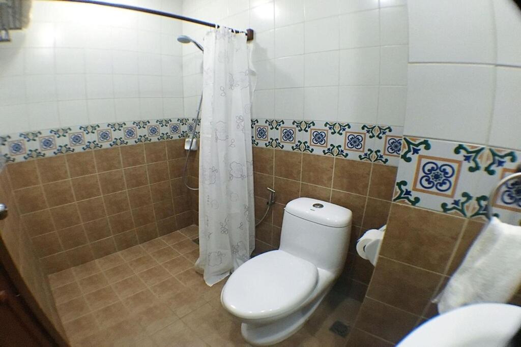 Koupelna v ubytování NSCC Hotel Vigan