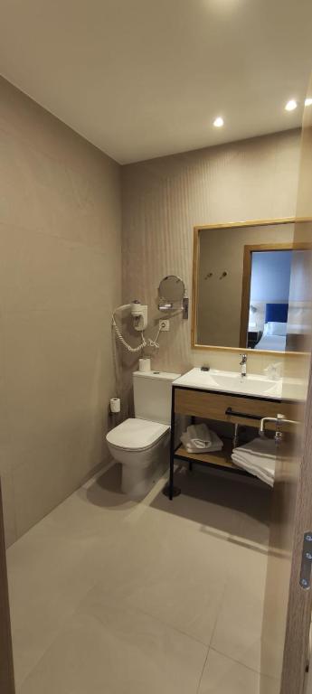 Hotel Parking Miradoiro de Belvís - 7