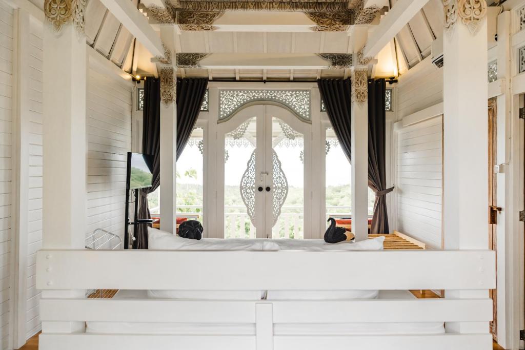 Mambo Hill Resort - 3