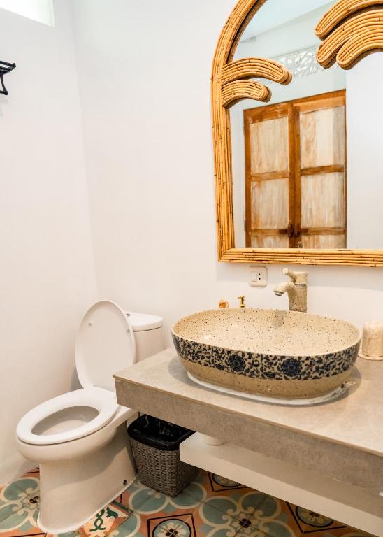 Mambo Hill Resort - 11