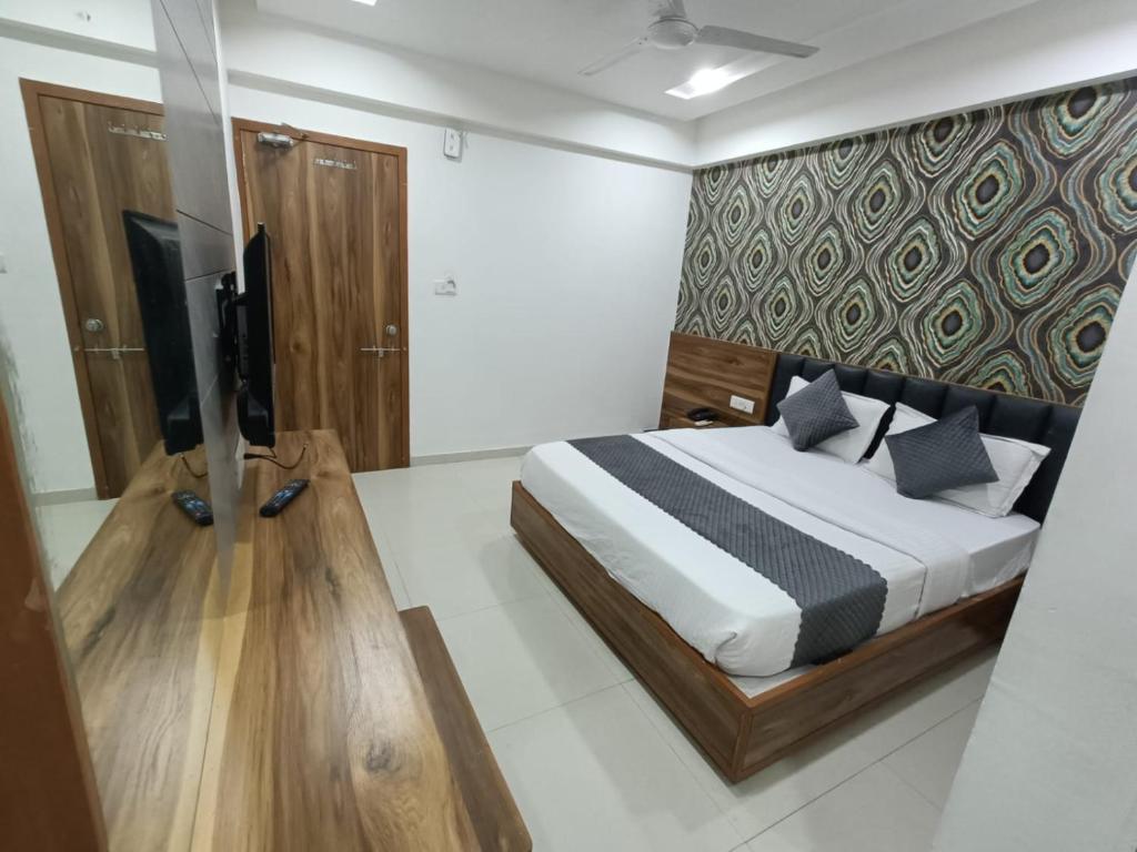 Postel nebo postele na pokoji v ubytování HOTEL TAPOVAN IN