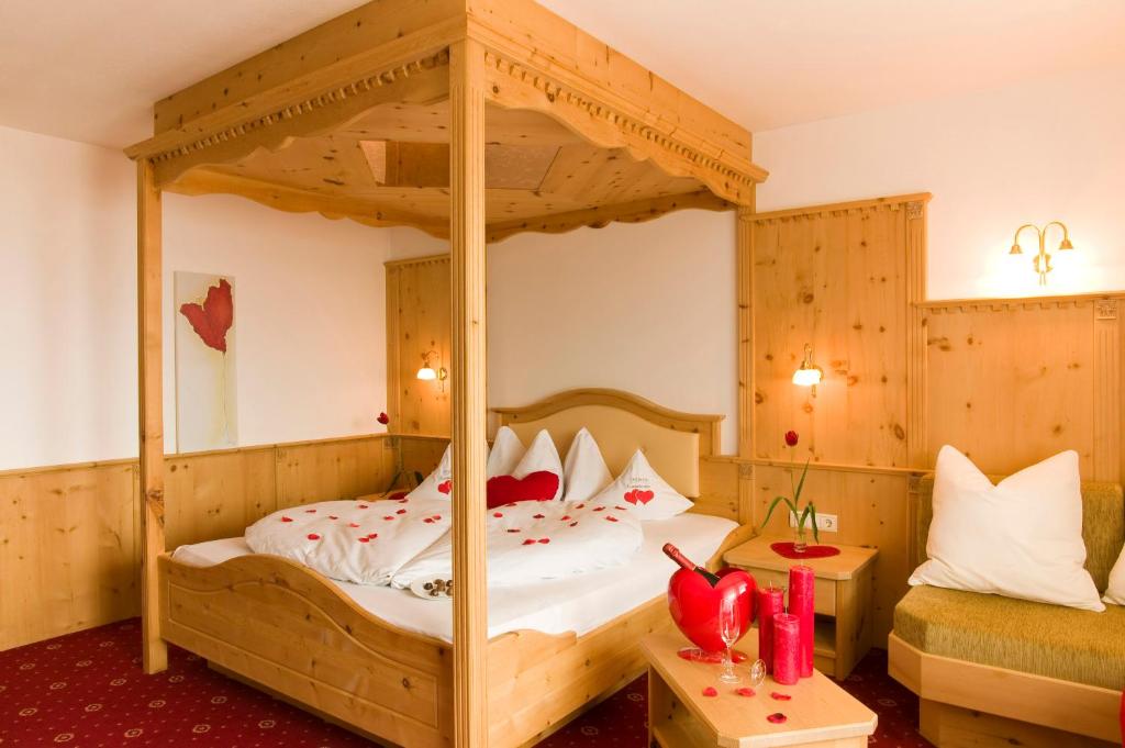 Postel nebo postele na pokoji v ubytování Hotel Ortler