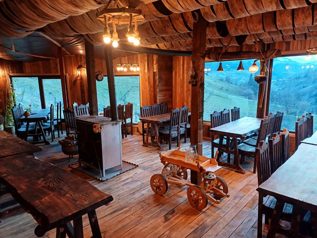 Restaurace v ubytování Süllü Dağ Evi