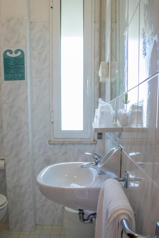 Koupelna v ubytování Hotel Apollonia