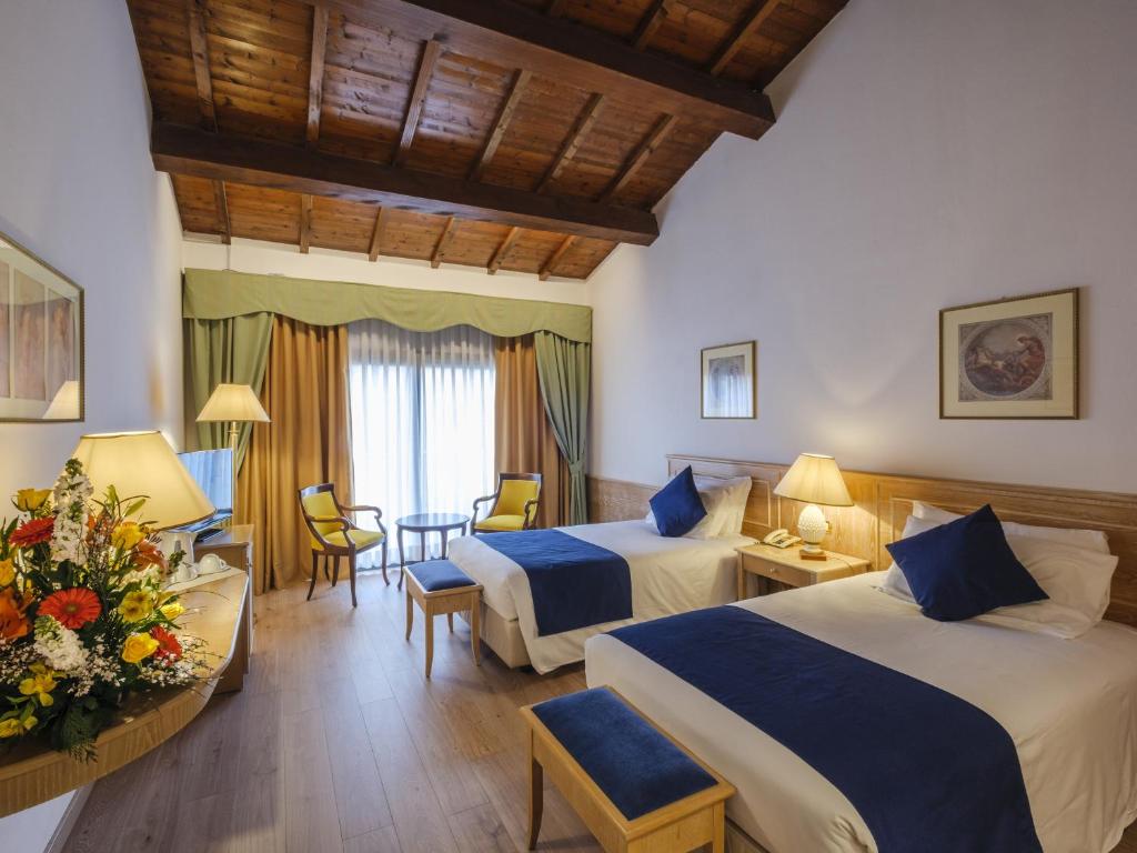 Postel nebo postele na pokoji v ubytování Hotel Orologio
