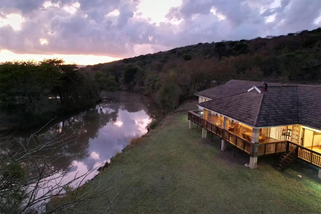 Blick auf Imvubu Lodge - Zulweni Private Game Reserve aus der Vogelperspektive