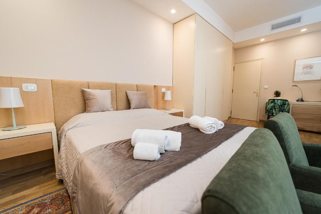 Postel nebo postele na pokoji v ubytování GoodStay Cianci Luxury Room