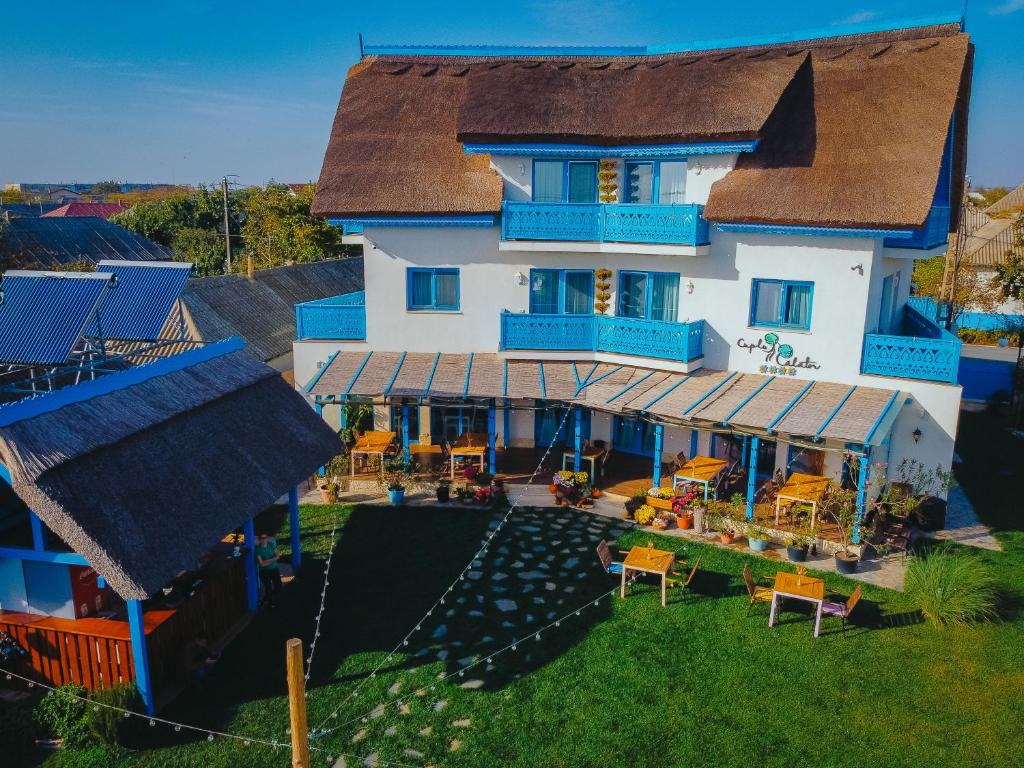 an aerial view of a house with a roof at Pensiunea Cuplu Călător in Jurilovca