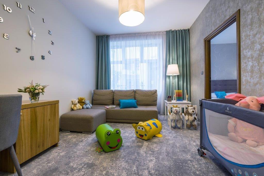 Tulip Hotels - Wroclaw Patio - Suite 1 Queen Bed 1 Sofa Bed