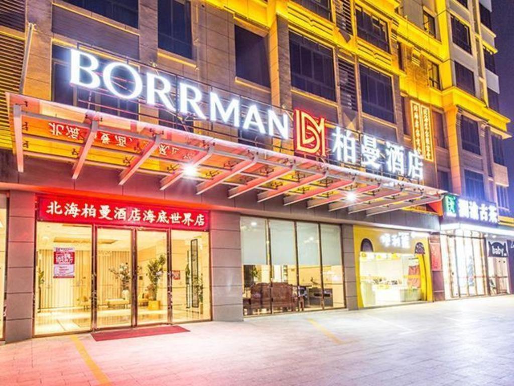 Borrman Hotel Beihai Avenue High-speed Railway Station في Gaode: مبنى عليه لافته لمتجر