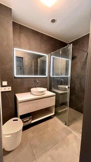 Beautiful High Standard Apartment - Resim 6